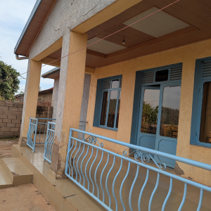 inzu nziza igurishwa karuruma kuri kaburimbo